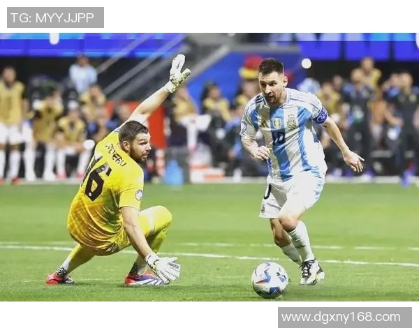 半蓝半红足球巨星的传奇故事与双重身份的精彩表现